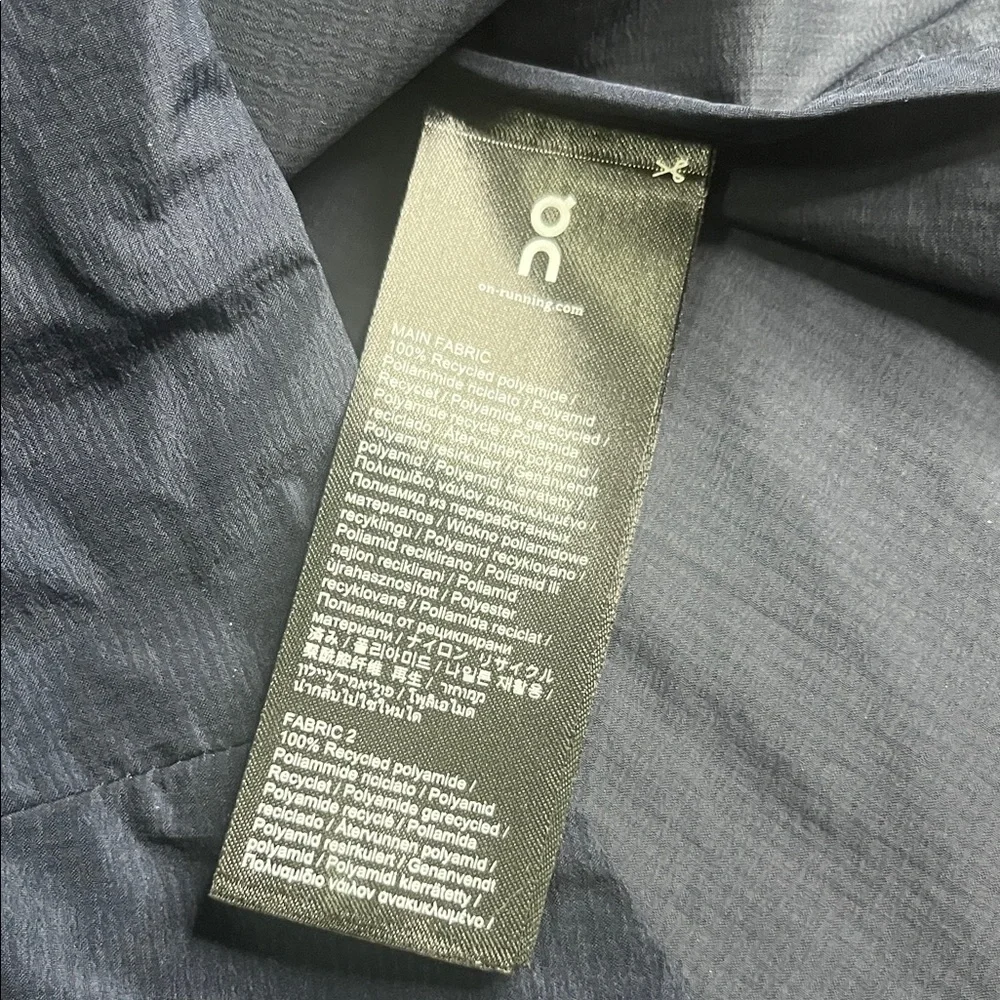 On Running Two-Tone Navy and Black Lightweight Running Jacket - Picture 8 of 16